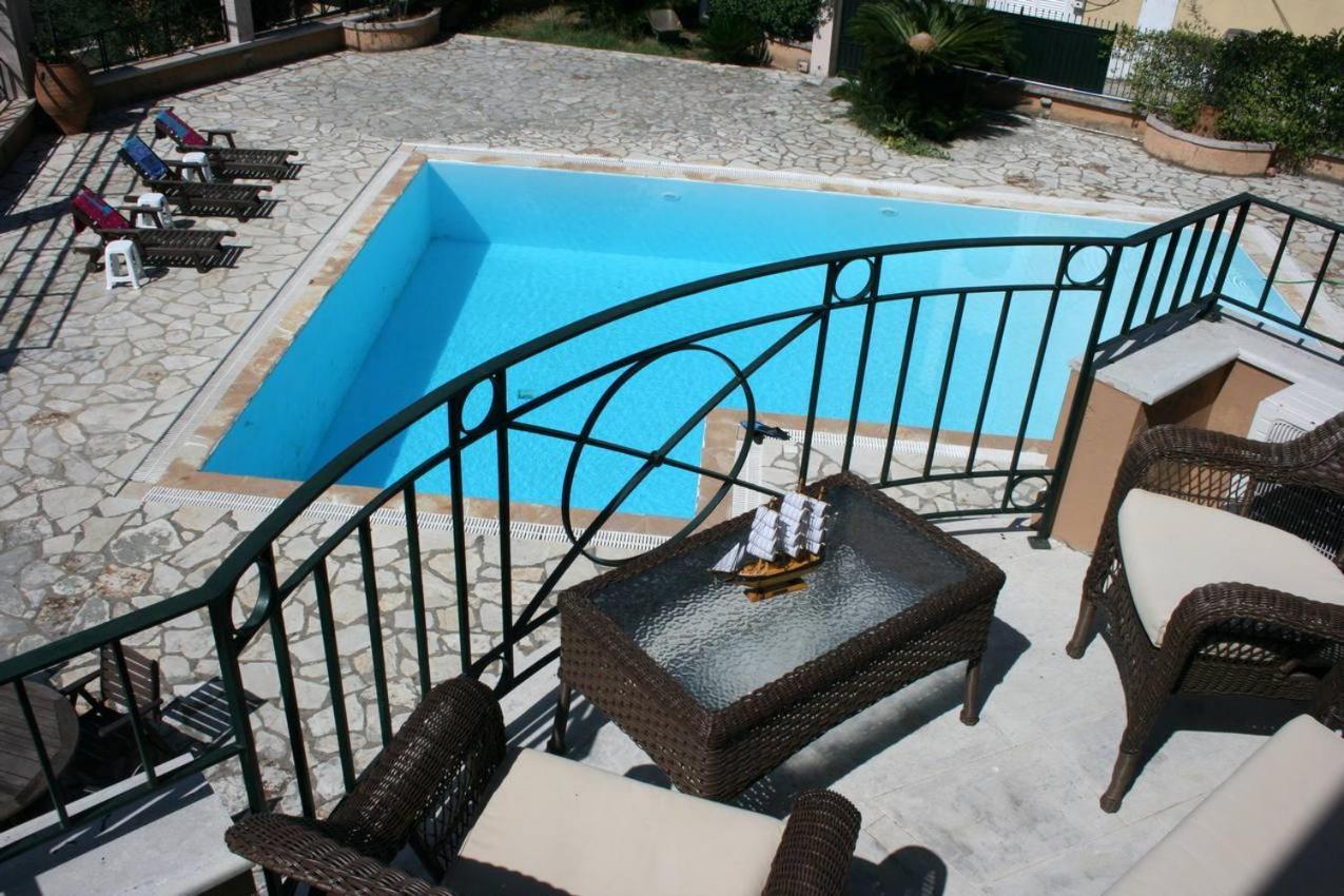 Durrell Corfu Strawberry-Pink Villa Perama  Buitenkant foto